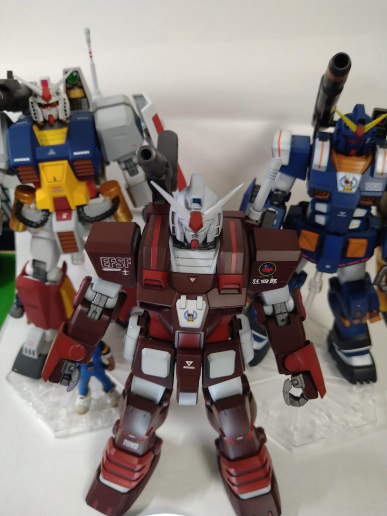 昔のMGはモナカ割が少しあるので面倒です。アメイジングレッドウォーリアはver.2.0なので作ろうと思います。もう昔のMGは作らないかもしれませんw
