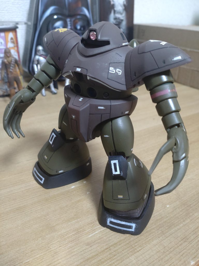 今回はラインを塗装で描くのも1つのテーマにしました。これも難儀!塗装でやられてる皆さん凄いですね。ビニールテープ、恋しくなりました…