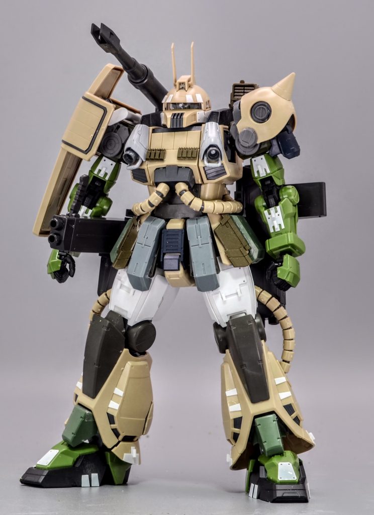 プラ板でディティールアップしました頭部はモノアイレールの幅を狭めて小顔化しました