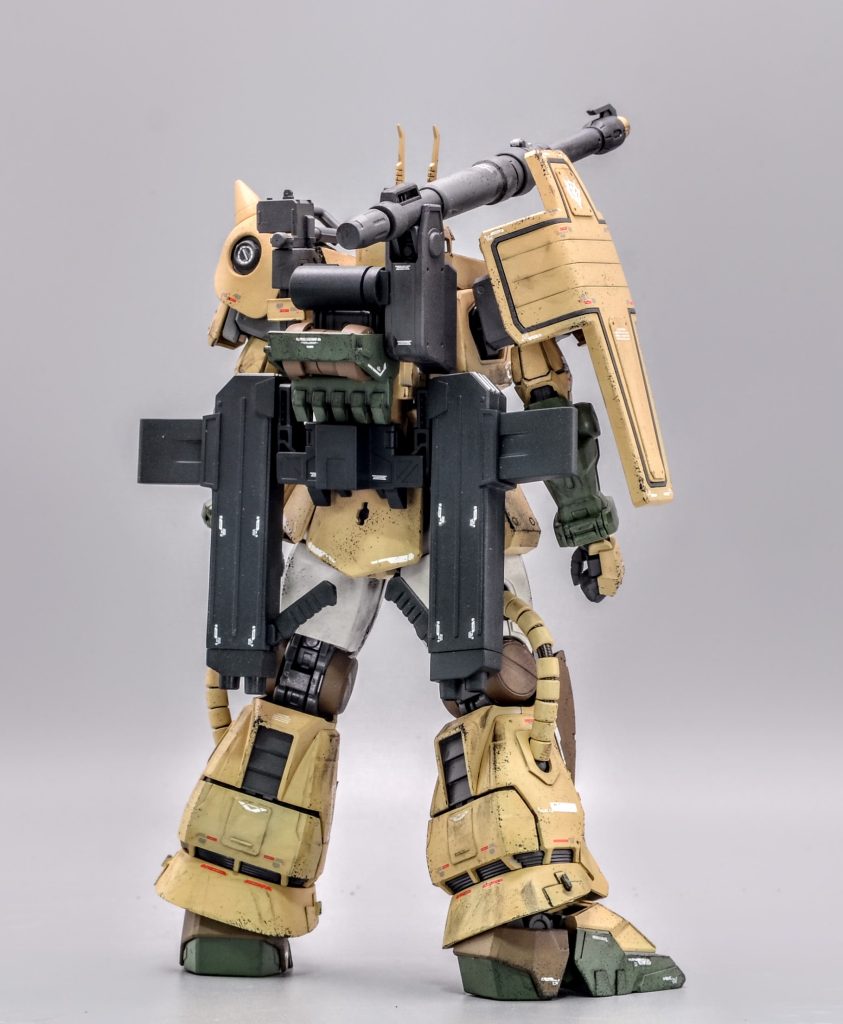 背面です塗装はUC版とMSV版との中間をイメージした塗装パターンで仕上げました