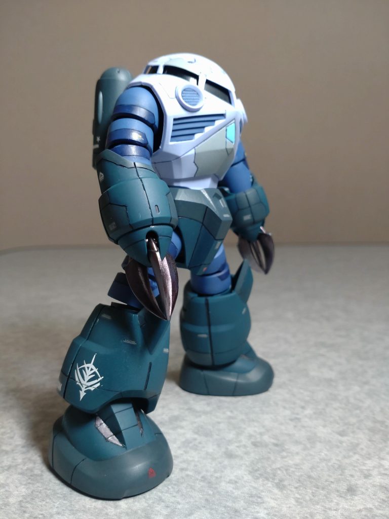 しかし、綺麗な青だなと思います。シャア専用よりこっちの色の方が好きです。