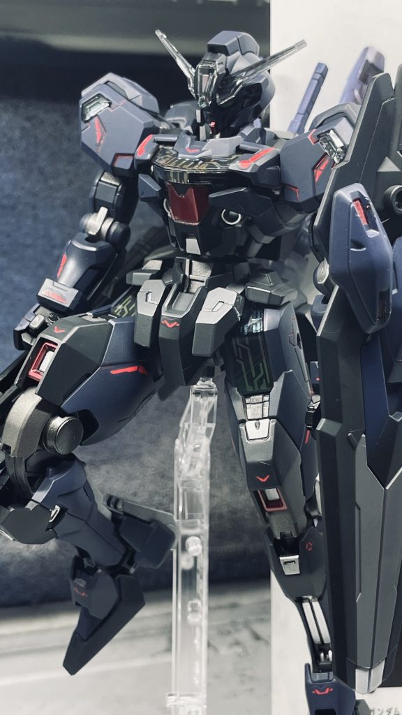 光源にもよりますがティターンズブルー…ぽい