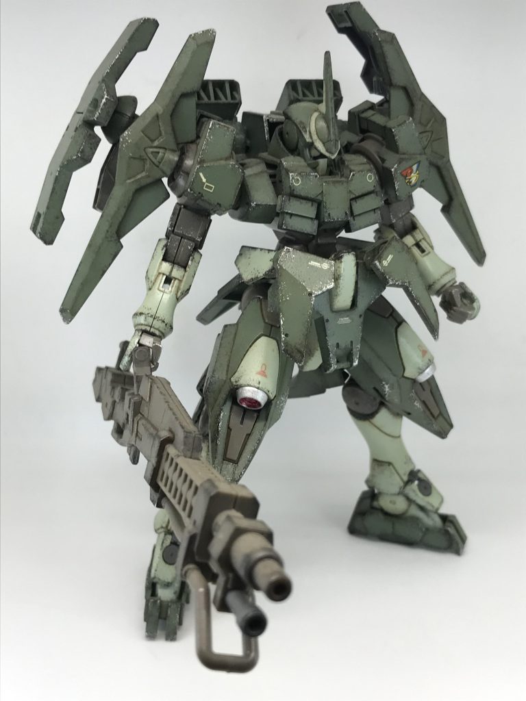 カッコいいですね〜ミリタリー風のカラーがとても素敵です