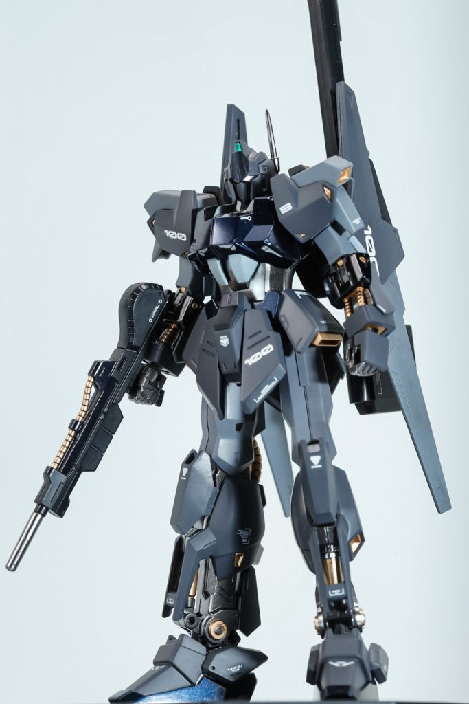 『ビーチャ・オーレグ専用 百式SpecⅡ』時はU.C.89年第一次ネオジオン抗争においてハマーン・カーン率いるネオ・ジオン軍の地球侵攻が失敗に終わった後の話…