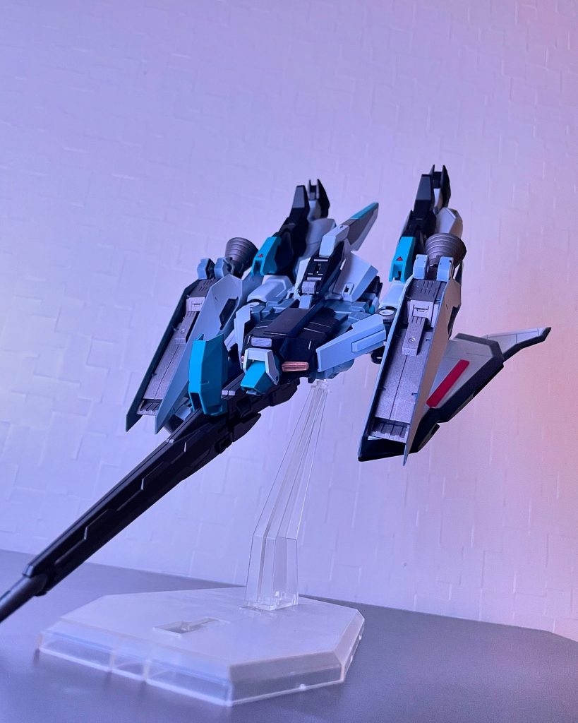 変形可能。Gディフェンサーのような横に広がったシルエットになりました。