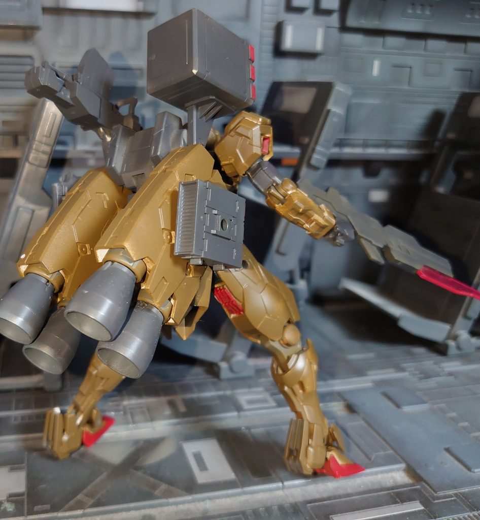 ブースターのもう片側にはミサイルランチャー