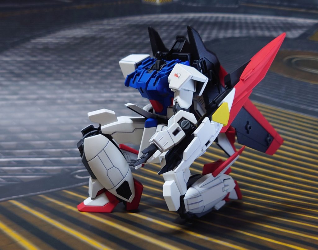 “すまん、遅くなった”“……遅いわよ” 