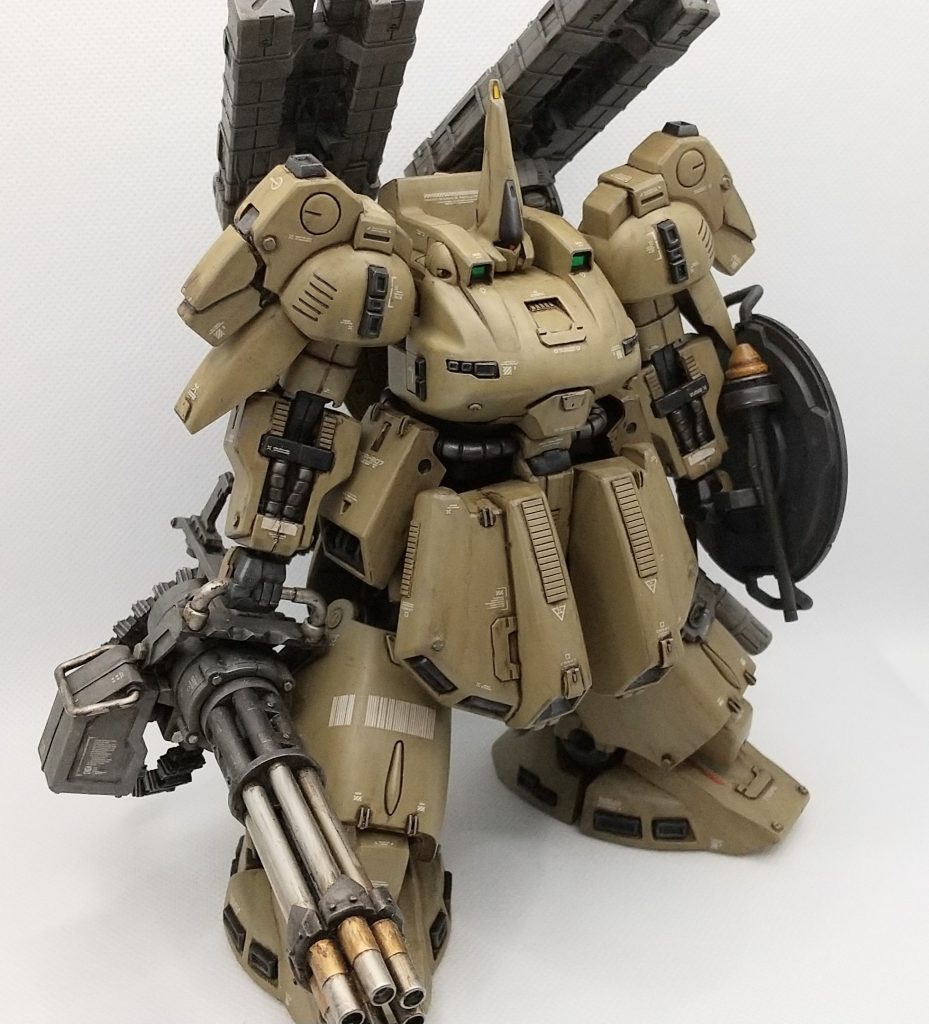 太ましい機体にはガトリングが似合いますねえ装備関係はコトブキヤのものですシールドは30MMのだったかもしれません