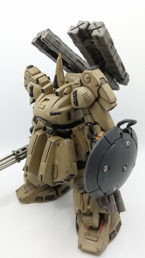 塗装はダークイエローの缶スプレーでたぶんタミヤのだったかな…　　　　　　　　　　　　同じダークイエローでもクレオスのと微妙に色味が違うんですよね 