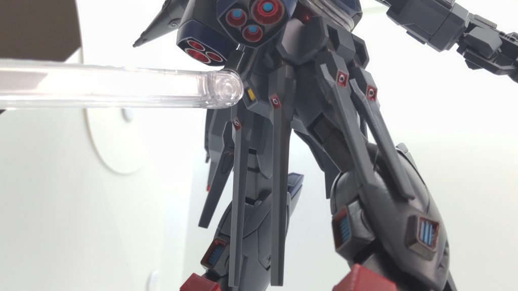 バーニアもマーカーにて塗装しました。