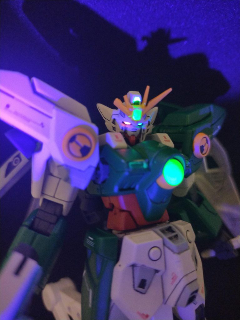 カメラアイはオッドアイにしています。