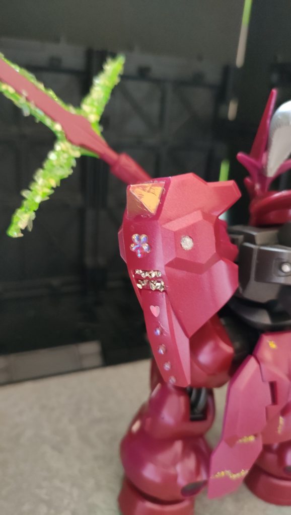 肩のシールドも美しい、kawaii