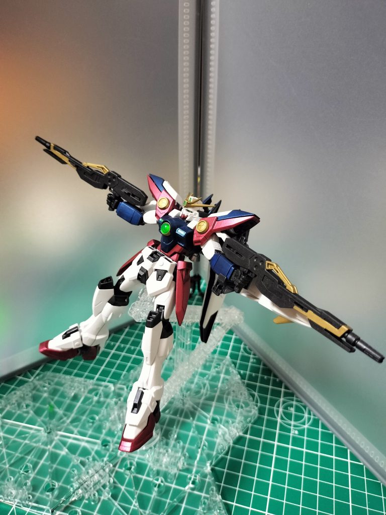 ツインバスターライフル回転打ち。ライフルは結構塗り分けできたと思う。でももし次作るとしたらグレーも使って色の情報量増やす。