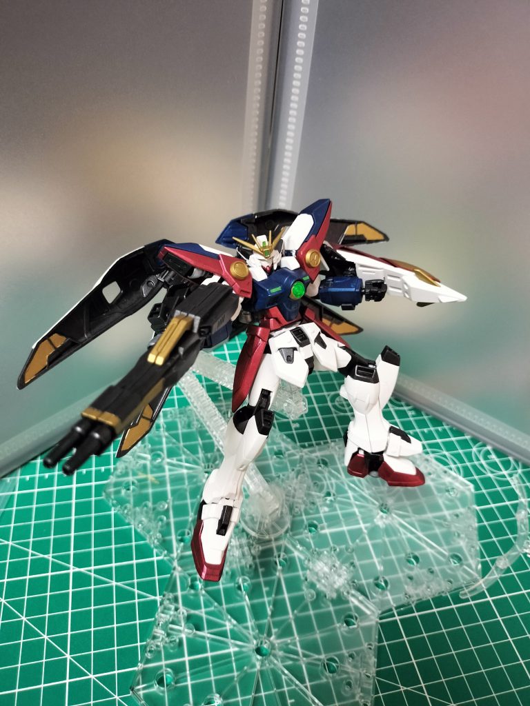 片手バスター。羽根の内側は黒に( ダリルバルデで味をしめました)