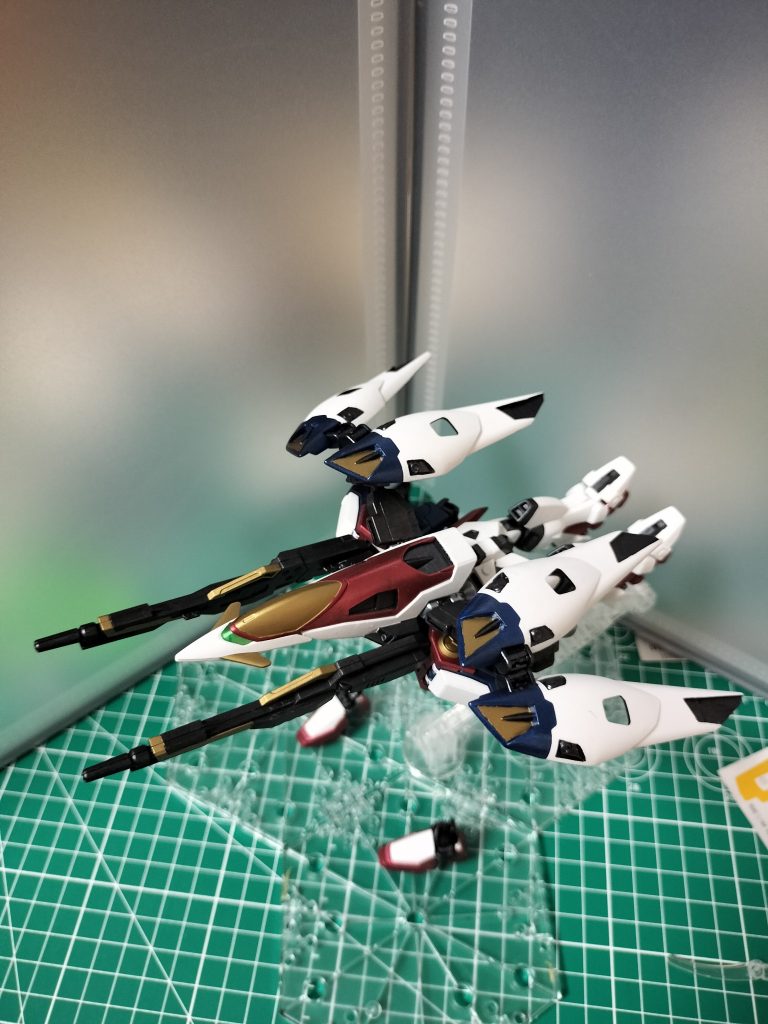 飛行形態。足は差し替え式で外して置いたけど、バギーを連想しました。