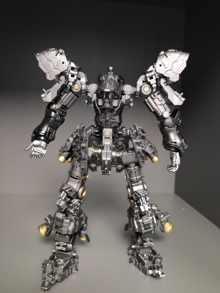 フレームはガンメタで外部から見えるところ中心に部分塗装しました