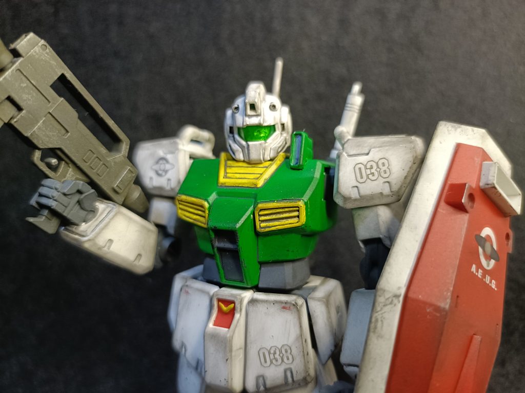 バストアップ。ジムⅡの特徴である左のセンサー追加。膝にモールド追加。緑のエゥーゴカラーで仕上げてます。