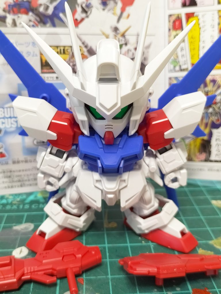 塗装前。エッジもしっかりしてて造形は凄くいいです。サクっと塗装で、と思ったんですが細かいところが多く結構苦戦しました(gundam-kao9)