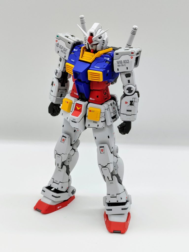 塗装レシピホビージャパンの作例のレシピを参考にさせて頂きました。赤:フレイムレッド青:コバルトバイオレット+風蒼黄色:MSイエロー+マンダリンオレンジ差し色:クロームシルバー、GXレッドゴールド、GXメタリックグリーン仕上げ:スーパースムースクリア