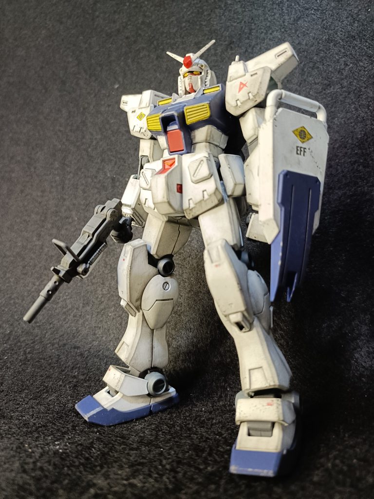 戦後、シャイアン基地でMS部隊のアグレッサー（教導）を務めることになったアムロ大尉のＩＦ設定機体です。ジムカスタムにアグレッサー仕様にガンダムヘッドを取り付けただけの機体です。カラーリングも大尉のオリジナルになっています。武器は陸戦仕様となってます。