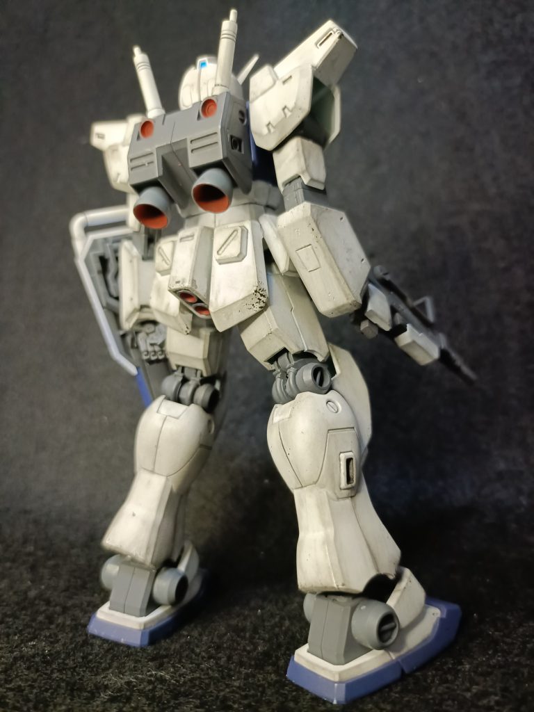 背部です。指揮官機仕様でビームサーベル二本装備です。最後までご覧いただきありがとうございました。