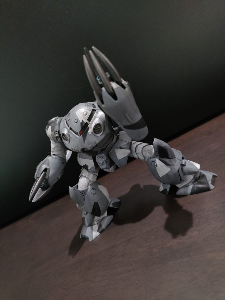 ・爪肉抜き穴埋め・爪シャープ化・肩、膝合わせ目消し・赤色設定部を黒鉄色に