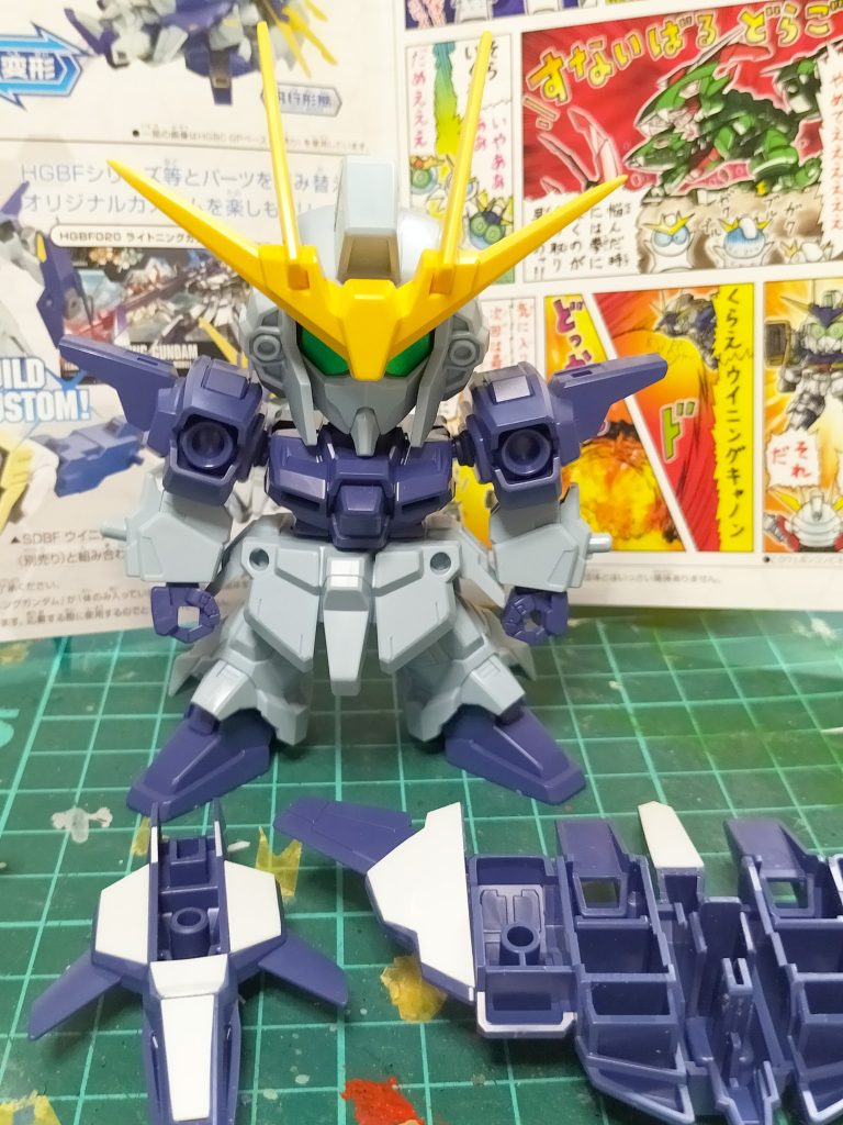 塗装前。今回こそ簡単に塗れると思ったのですがやっぱり色が足りないところが多かった(gundam-kao9)