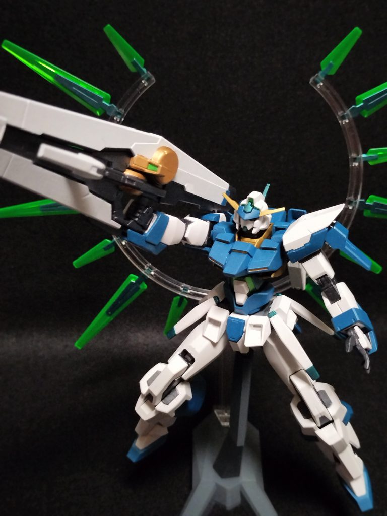 バズーカ構えてファンネルを展開。ピントが合わない…