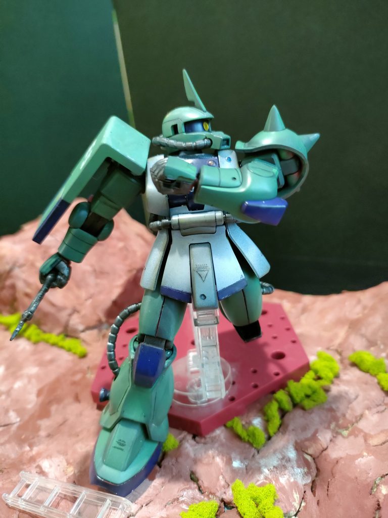 ショルダータックル!実はこれユニクロザクなんですよね。