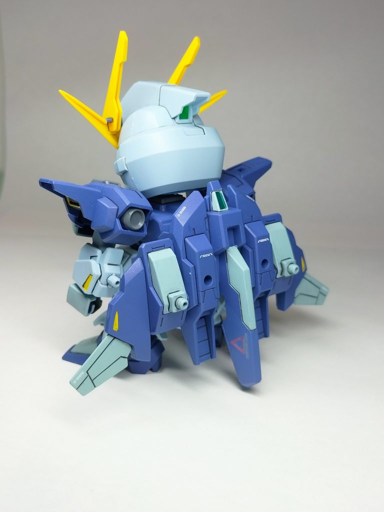 バックショット。見えてないですが足の肉抜きがないのが嬉しい(gundam-kao6)