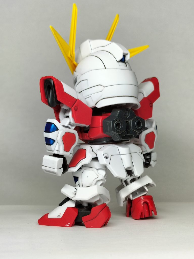 バックショット。お約束の場所に肉抜き(gundam-kao9)