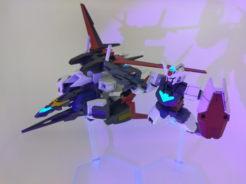 蛍光塗料による発光ギミックも。