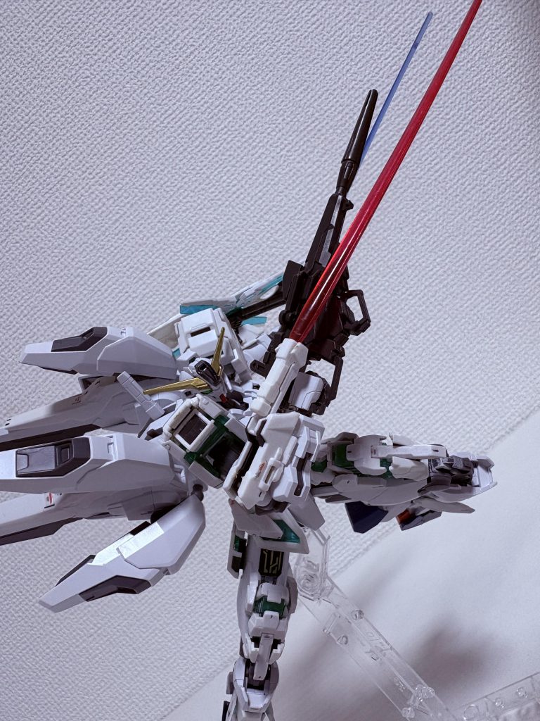 ビームトンファーも展開可能です!…RGユニコーン用のサーベルエフェクトを紛失し、MG用で補っているのは内緒