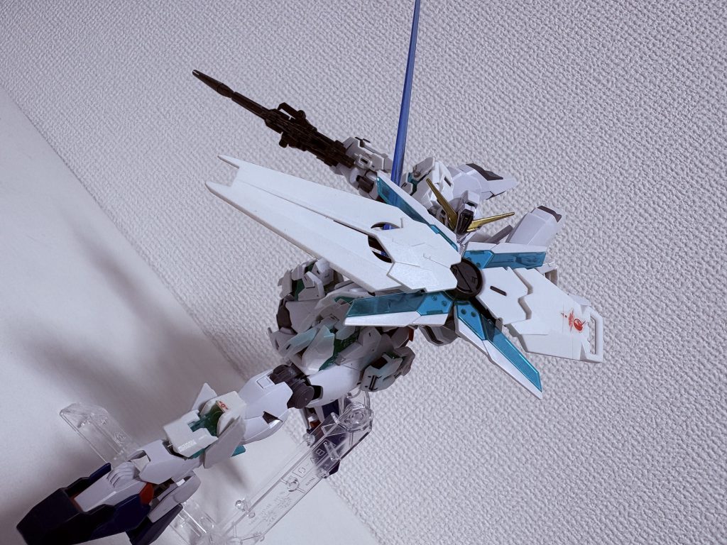 こう見ると若干…足がでかい…か