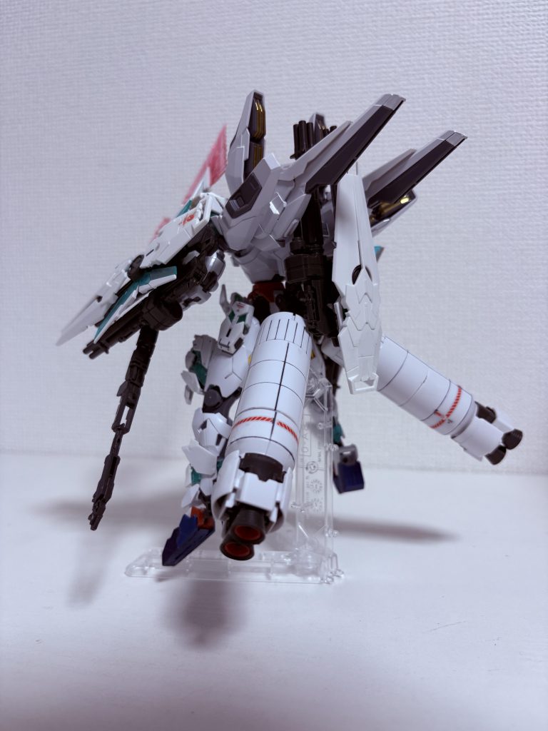 背面です!上手い場所にプロペラントタンクを装備できたのが今回の1番の功績です!!シールドのマウント位置も完璧!