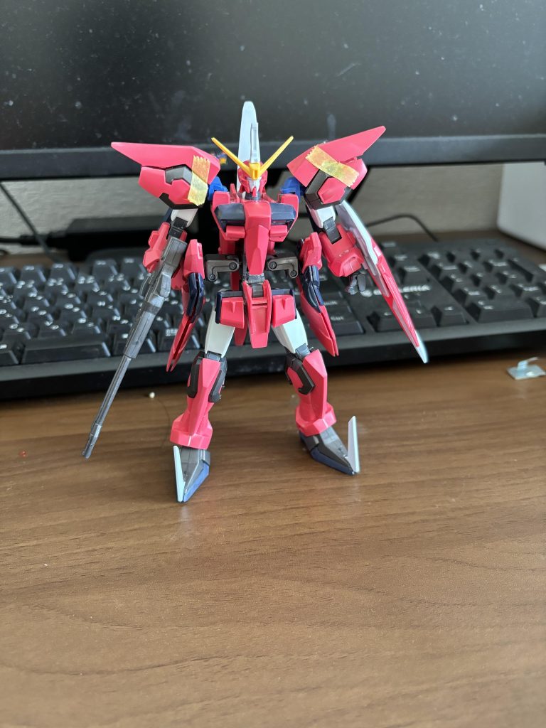 塗装前のものをプロポーションは元から良いことや変形の兼ね合いもあったので弄らず、主に関節のアップグレードがメインの改造。とはいっても構造が特殊なのもあってかなり大変でしたが