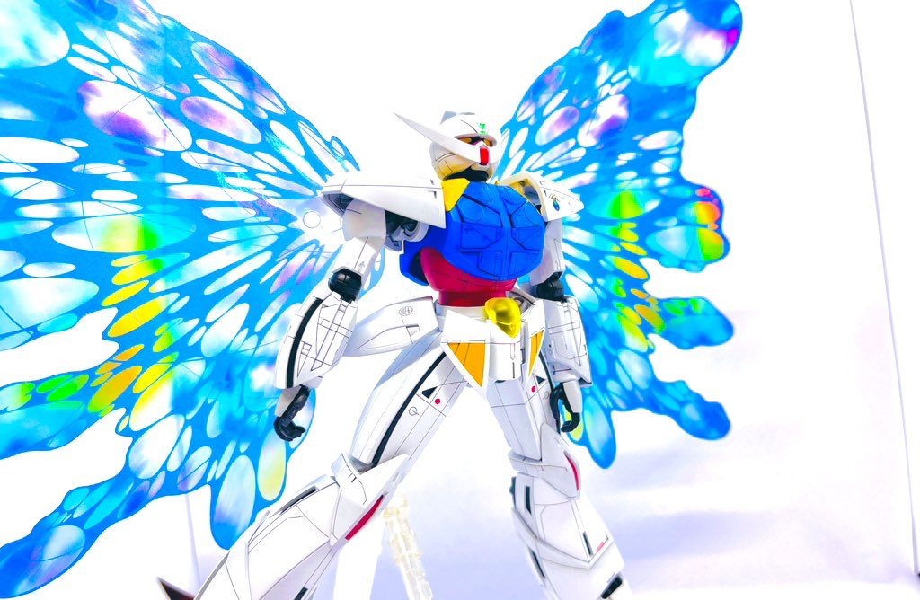 月光蝶ユニット買うか悩みましたけど買いました。正直実物見た時は「まぁこんなもんか」とか思いましたがいざつけてみるといい意味で印象ガラッと変わったので買って良かったです。 最初組み始めた時は「指一本一本別れてんの⁉︎」とか色々衝撃でしたが、完成して改めて初めて組んだMGがこれで良かったなぁと個人的に思いました。