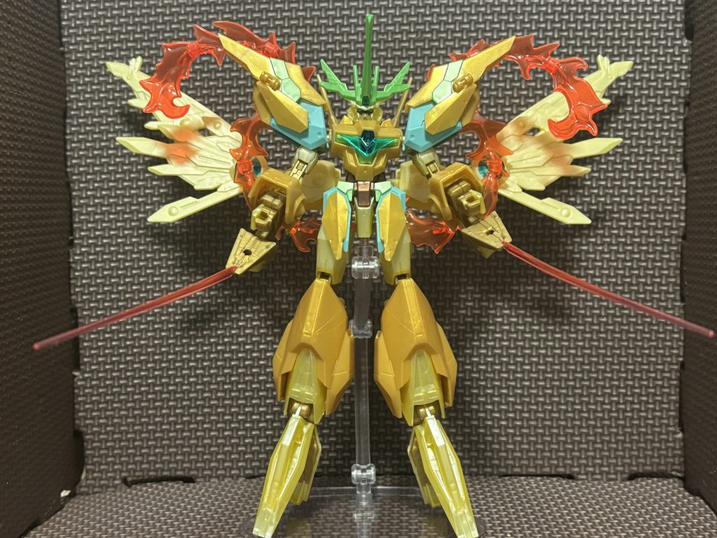 一応、自立するんですが浮いてるのが様になる機体(足)ですよね笑塗装するより素材の色を使いたいので緑系のアーマーに犠牲になってもらいました笑