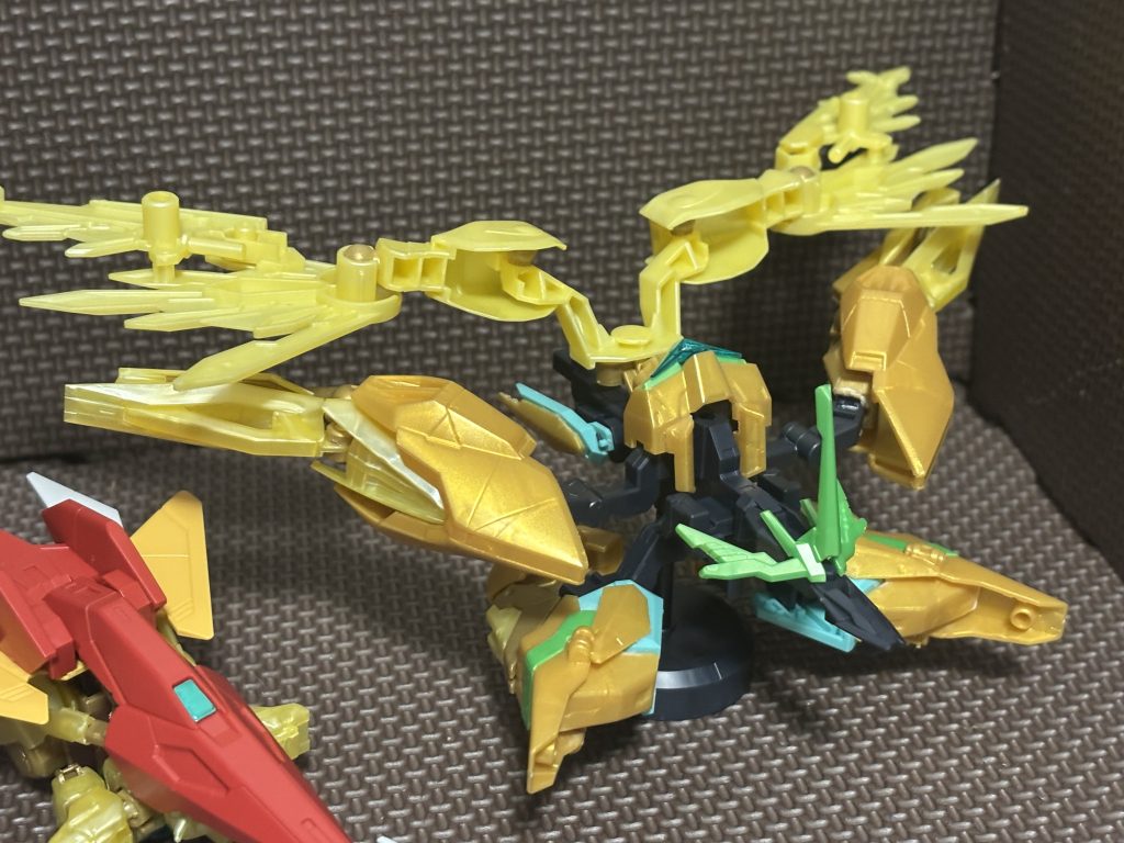 リライジングアーマーモードだと巨鳥の様になります。