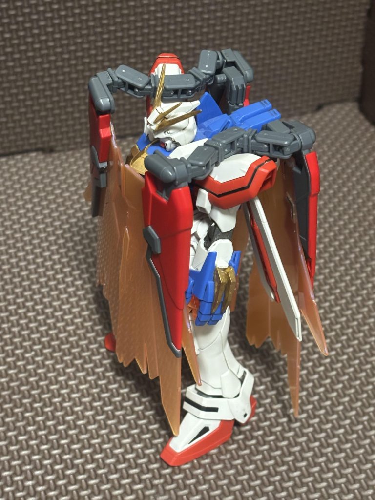 バーニングウイングの別パーツでマント型にするのが気に食わなかったので、ボールデンアームズを使い汎用性を高めました。見栄えは。。。笑