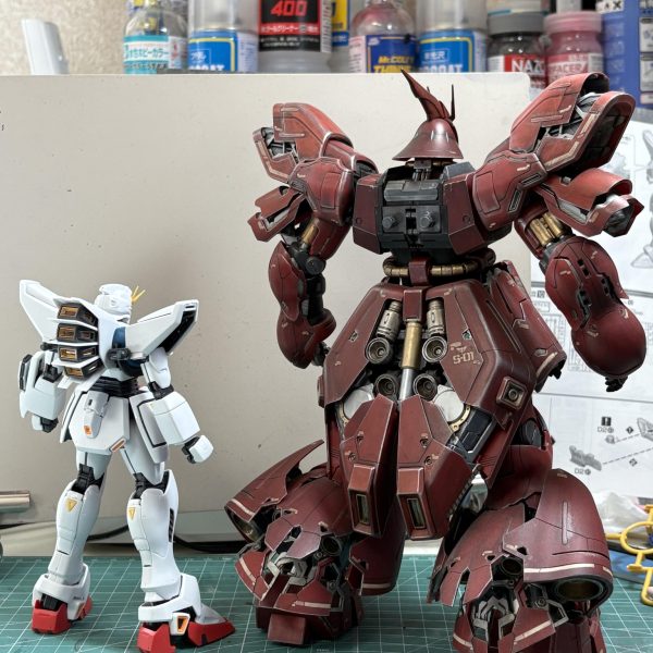 お久しぶりですやっと涼しくなって来ましたね🙂只今、MG F91ver2.0 をちまちまと制作しておりますとりあえず、面出し　モールド彫り直し　C面処理をしながら仮組まで終わりました50%近くがABSなので分解、組み立てに気を使いますね😅フォーミュラ系を作ると逆シャア系と並べたくなります😁　大きさが違いすぎてスケール感がバグりますねw（5枚目）