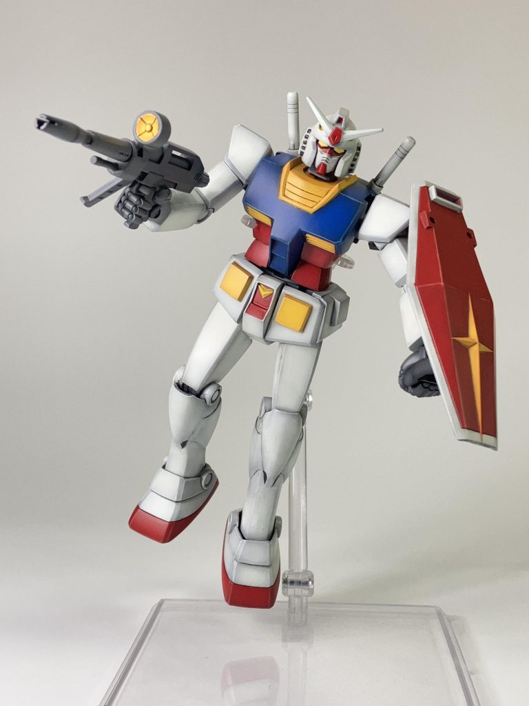 翔べ!ガンダム!!動かなかった各関節に稼働軸を追加しているので、そこそこのポージングは可能です