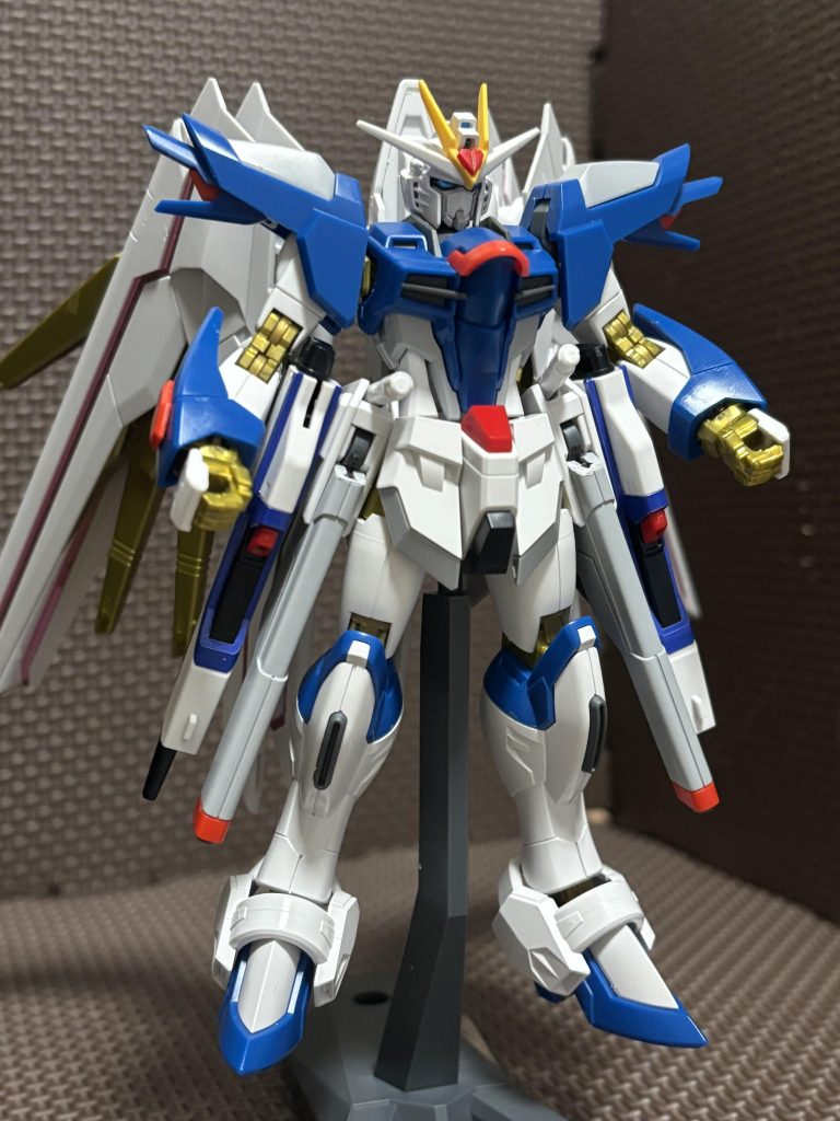 くるぶし関節がゆるくなってしまって、自立が困難に笑レールガン接続部をストフリにしたのでビームライフル2丁装備で好きが詰まりました笑