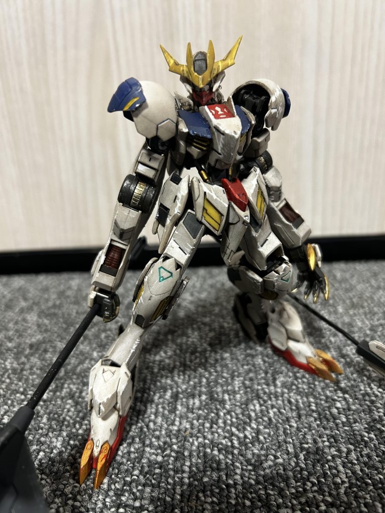 傷をつけました。かなり荒目の鉄ヤスリでいったりました。