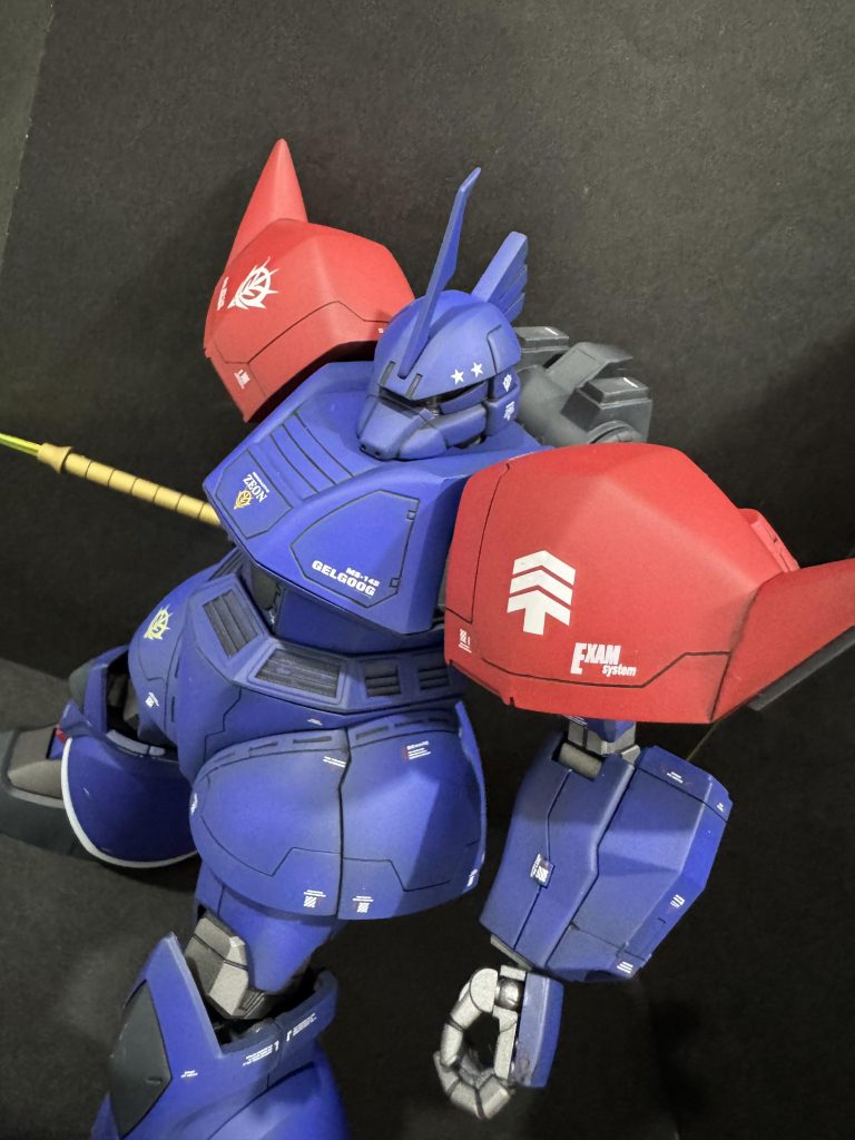 当初は胸部パーツをブルーとブラックで塗り分けしていたんですが、正面からみたら某ディズニーキャラのス◯ィッチみたいになってしまい塗り直し。他にもスジボリを何度かやり直したり、けっこう手前のかかる子でした。