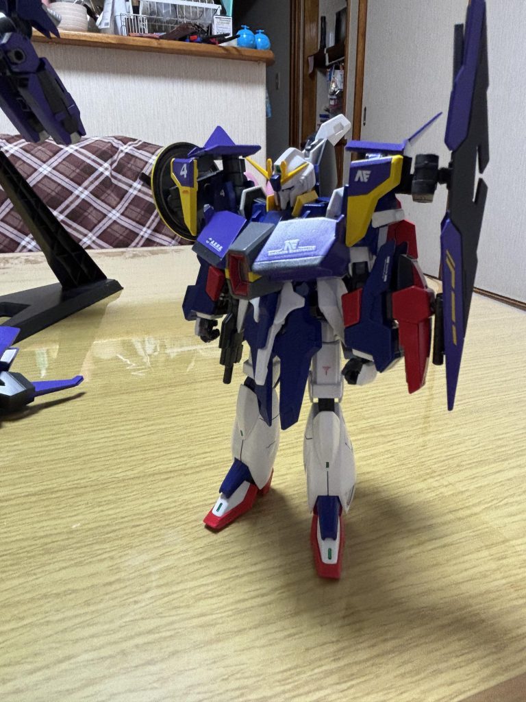 アーマー装備状態胸部ハイメガキャノン肩部にシールド、レドームがつきます胸部アーマーは磁石接続です 