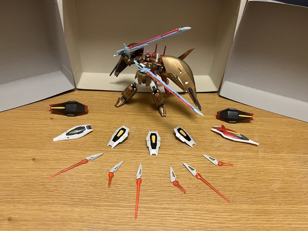 機動防盾ZGMF-X88S ガイアガンダムが装備していた専用シールド。コロニーレーザーすらも完全に防ぎ切る防御力を誇る。召喚可能な数は2つに増えている。空力防盾ZGMF-X23S セイバーガンダムが装備していた専用シールドで、新たに使用可能になった武器の1つ。陽電子砲に耐えられる防御力を誇る。召喚可能な数は1つ。巡航機動防盾ZGMF-X24S カオスガンダムが装備していた専用シールドで、新たに使用可能になった武器の1つ。高出力ビームの連射を防ぎ切る防御力を誇る。召喚可能な数は1つ。アンチビームシールドZGMF-X42S デスティニーガンダムが装備していた専用シールドで、新たに使用可能になった武器の1つ。核ミサイルの直撃を防ぎ切る防御力を誇る。召喚可能な数は3つまで。フラッシュエッジ2ZGMF-X42S デスティニーガンダムが装備していた手持ち式ビームサーベルとしても使用可能なビームブーメラン。ナノラミネートアーマーやPS装甲を搭載したMSを複数まとめて一撃で撃破できる威力を持つ。召喚可能な数は6つまでに増えている。アロンダイトZGMF-X42S デスティニーガンダムが装備していたビームソードで、新たに使用可能になった武器の1つ。ナノラミネートアーマーやPS装甲を搭載したMSや戦艦さえも複数まとめて両断するほどの斬れ味を誇る。本来アロンダイトは、その長大な刀身からバランスは良好ではなく、自在に操るためには達人とも言える技量がパイロットに求められ、五体の柔軟性まで求められるのだが、本機はその圧倒的なパワーによって、これを片手で軽々と振るい、挙句にはアロンダイトの二刀流さえも可能としてしまうほど。召喚可能な数は2つまで。