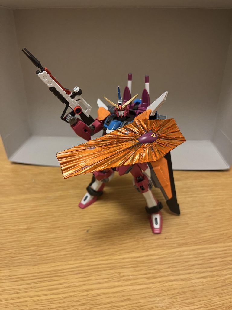 剛烈モードリバイブファトゥムを背部に装着したパワー重視形態。本機とパイロットの時間の流れを圧縮操作する事で、ハーデスインパルスガンダム黄泉冥王に匹敵する凄まじいパワー・攻撃力・防御力を発揮でき、「防御力を生かして肉を切らせて骨を断つ」戦法が可能になる。核ミサイルの直撃にも傷一つつかないほど凄まじい防御力を得ている他、受けた攻撃をそのまま自らの攻撃力に変換する機能も備えている。その攻撃力と防御力を生かして、未来や行動を予測されたり敵に先手を打たれても、その防御力で耐えつつ強引に攻撃を通すことができる。