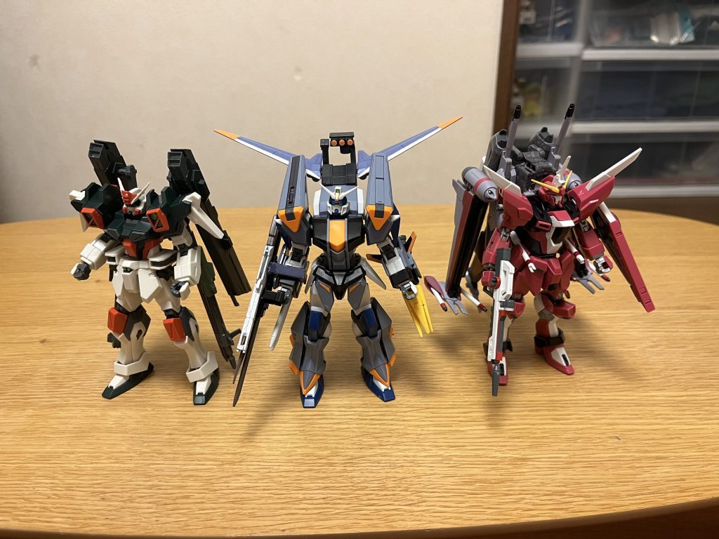 かつての同期たちと並ぶシーン。