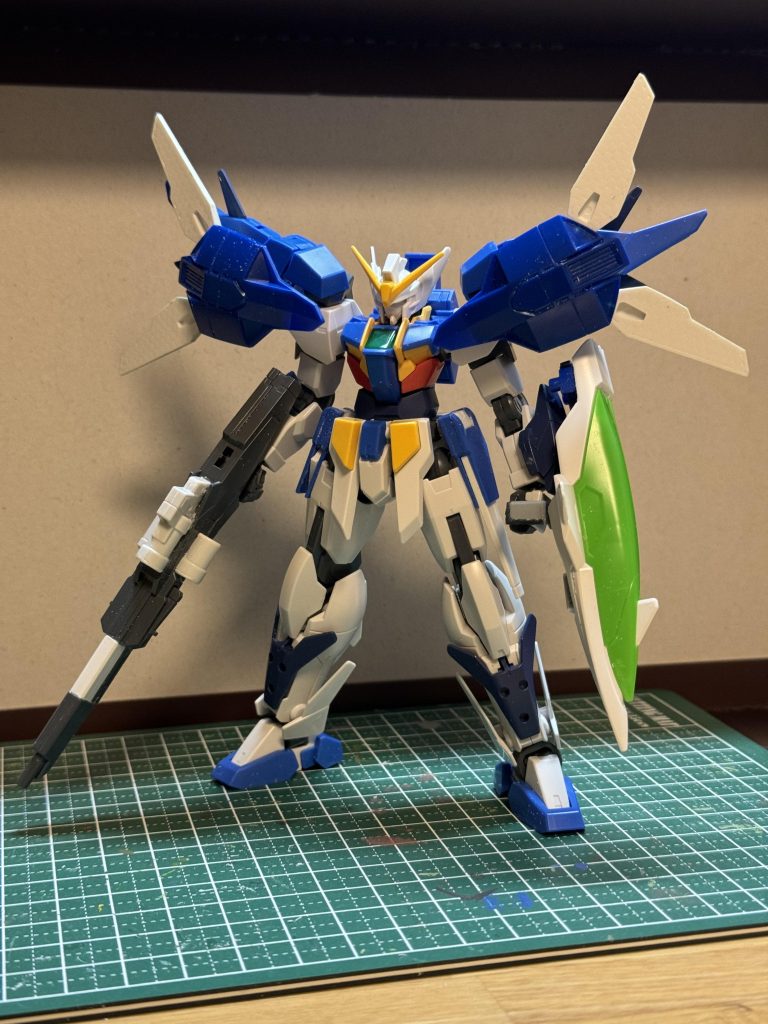 製作途中。ゴッド+ウイング+エックスな方向に持っていきたくて足掻いてた段階です。見た目トップヘビーでショルダーの羽根と被ってるしごちゃごちゃしてて遊び辛くて嫌だなぁと、これはやめてしまいました。